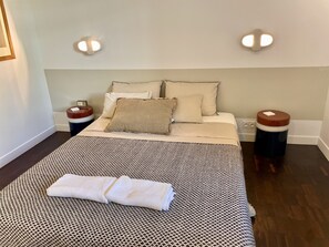 2 عدّة غرف نوم وتجهيزات عازلة للصوت ومكواة/لوح كي وواي فاي مجانًا