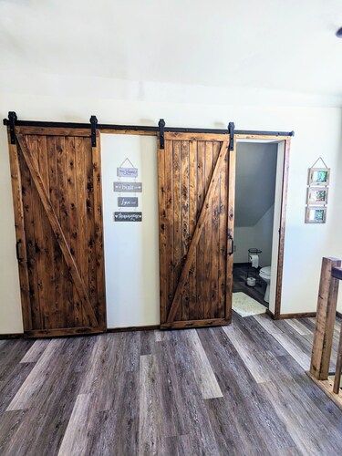 Cozy, pet-friendly farm near inland and big lakes for summer fun & star gazing