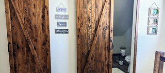 Cozy, pet-friendly farm near inland and big lakes for summer fun & star gazing