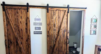 Cozy, pet-friendly farm near inland and big lakes for summer fun & star gazing