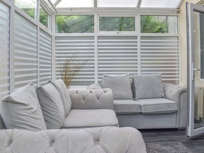 Interior - Huddersfield House, Wood View (Huddersfield)