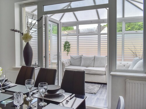 Huddersfield House, Wood View