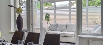 Huddersfield House, Wood View