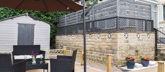 Huddersfield House, Wood View