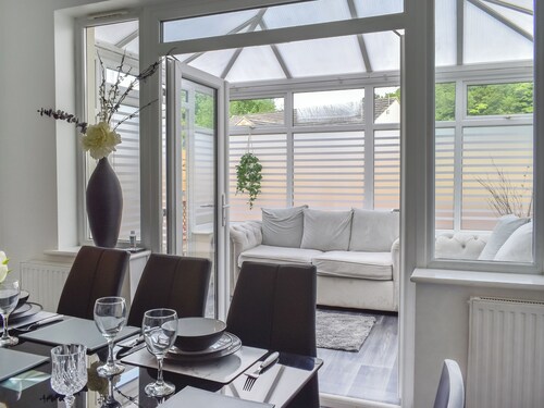 Huddersfield House, Wood View