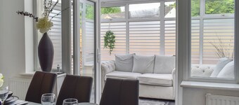 Huddersfield House, Wood View