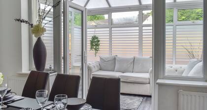 Huddersfield House, Wood View