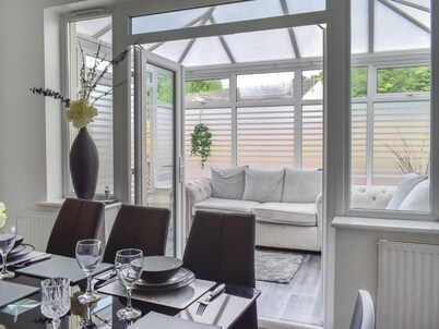 Huddersfield House, Wood View