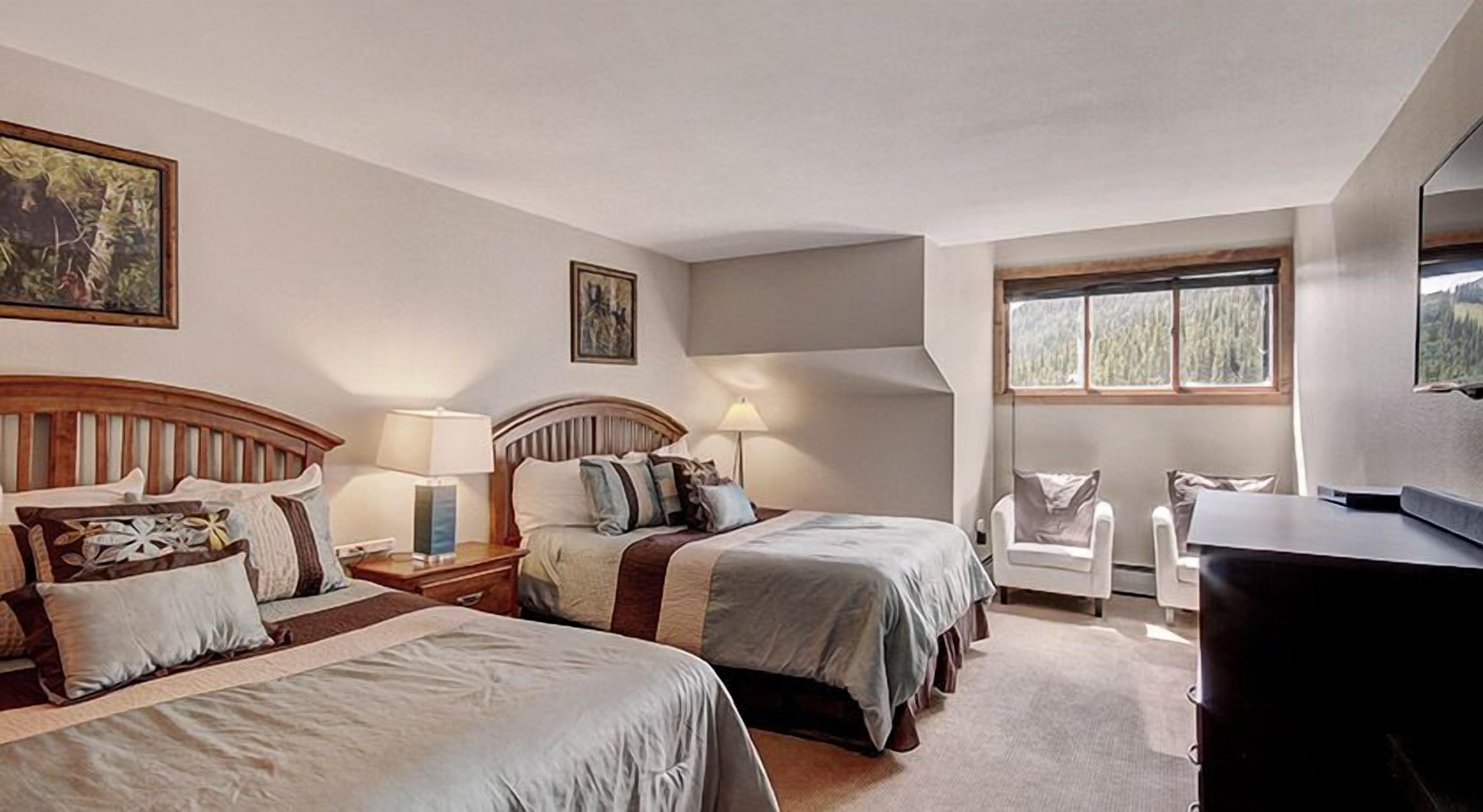 Mountain Plaza Hotel Style Room with 2 Beds  #703 by RedAwning