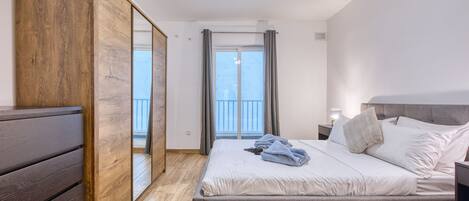 1 slaapkamer, een strijkplank/strijkijzer, gratis wifi, beddengoed