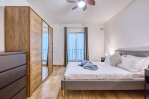 1 habitación, tabla de planchar con plancha, wifi gratis y ropa de cama 