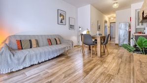 Living area - Central and cosy one bedroom apartment KBON1-1 (Pieta)