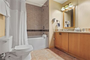 Douche, serviettes fournies