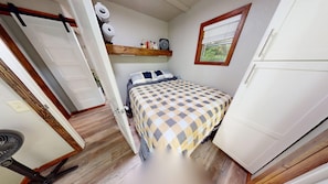 1 bedroom, WiFi (free), bed sheets