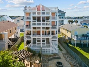 Terrace/patio - Almost Heaven (4-Bedroom Villa) by RedAwning (Carolina Beach)