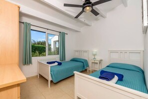 2 dormitorios, tabla de planchar con plancha, wifi gratis y ropa de cama