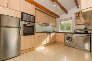 Køleskab, mikrobølgeovn, ovn, opvaskemaskine