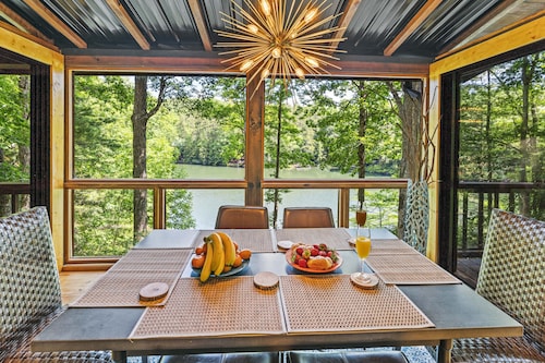 Lakefront Cabin w/hot tub, views, renovated