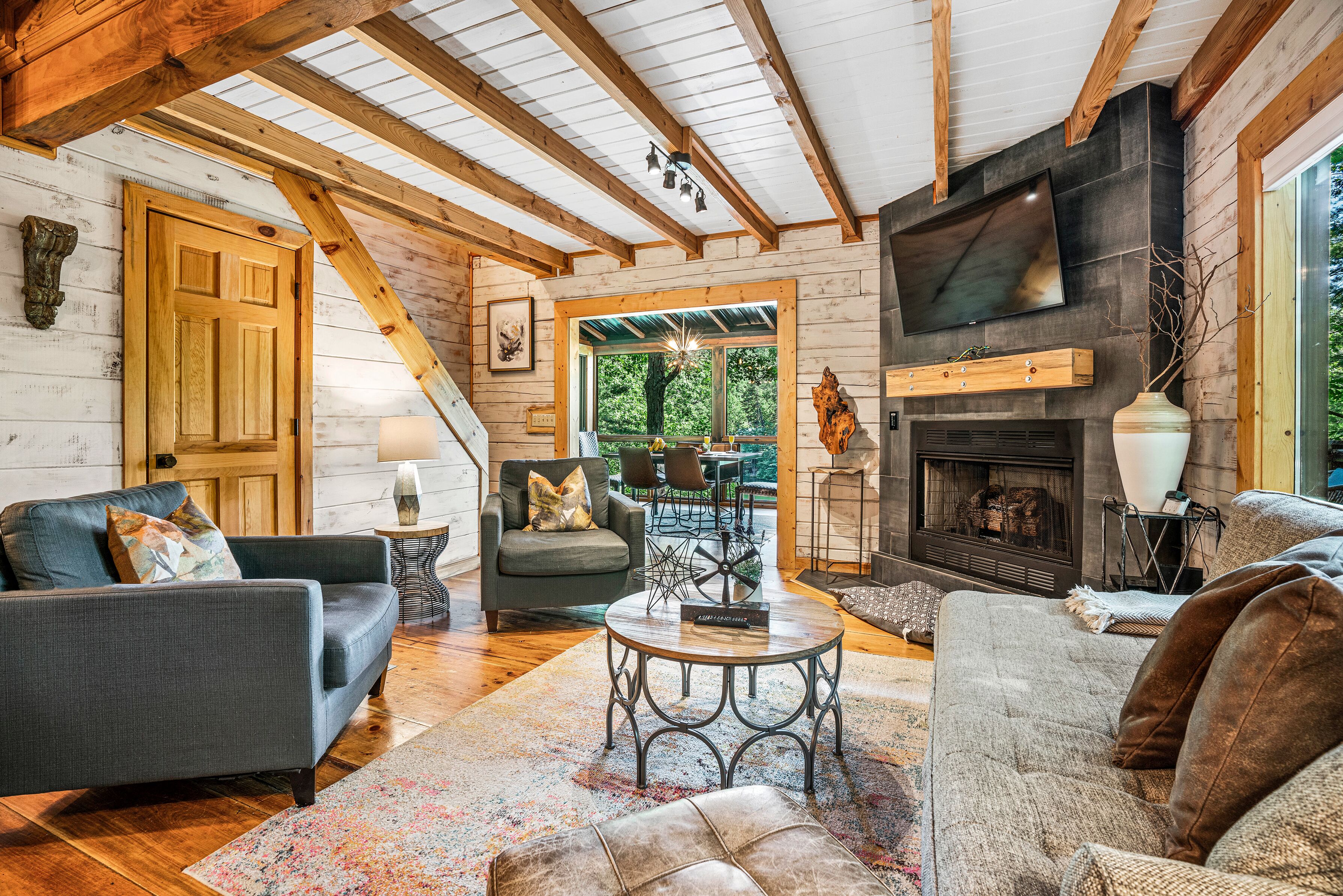 Smart TV, fireplace