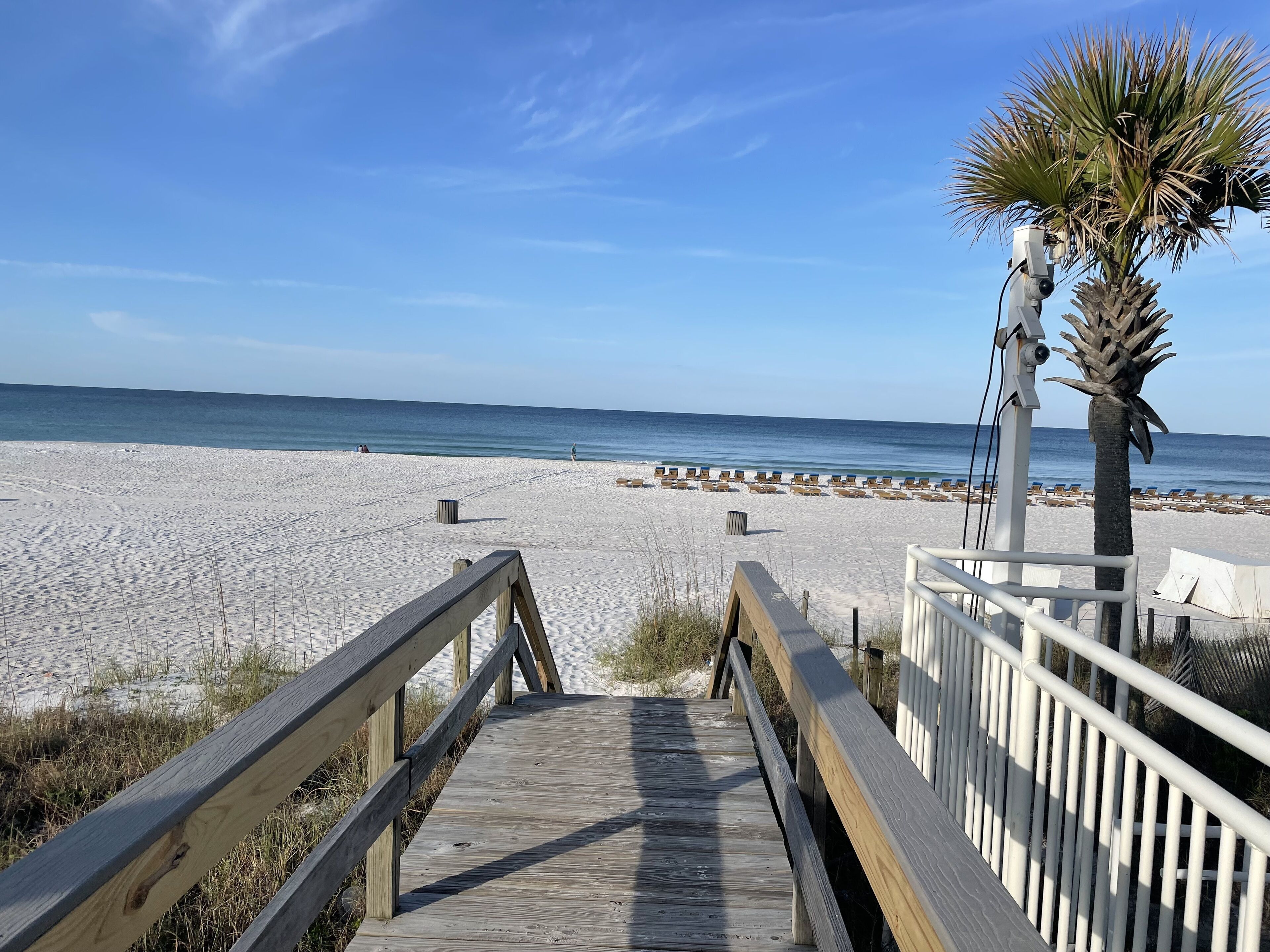 Beach nearby, sun-loungers, beach towels