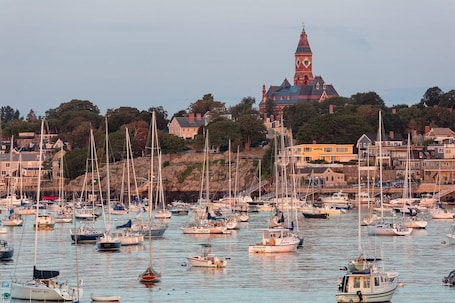 Marina. ♥ Historic Studio Minutes to Salem+Beaches Old Town Marblehead Private Parking ♥