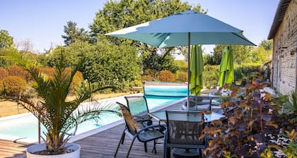 Gorgeous 4* Charentaise Farmhouse close to a beautiful liesure lake