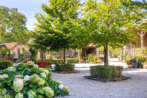 Gorgeous 4* Charentaise Farmhouse close to a beautiful liesure lake