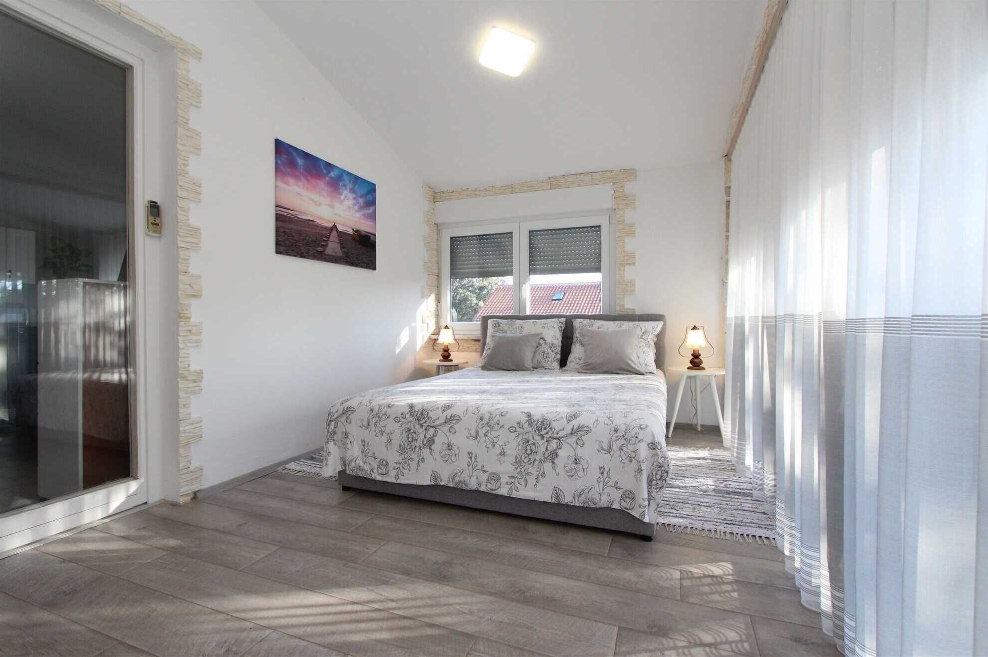 1 bedroom, bed sheets