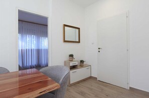 Interior - HAWAII Two-Bedroom Apartment 3 (Banjole)