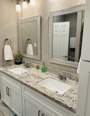 Bathtub - Lennox Luxury Living (Houston)