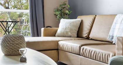 New Modern Condo | Steps from Rogers Place and Macewan University!