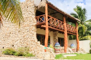 Caja de seguridad en la habitación y cortinas blackout 