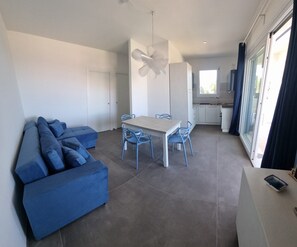TV - Sardinia Castelsardo - Lu Bagnu: brand new apartment a few steps from the sea (Lu Bagnu)