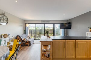 Apartment, Private Bathroom, Mountain View | Miscellaneous