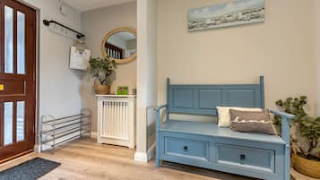 Apartment, Private Bathroom, Mountain View | Lobby