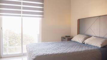 2 bedrooms, desk, iron/ironing board, WiFi