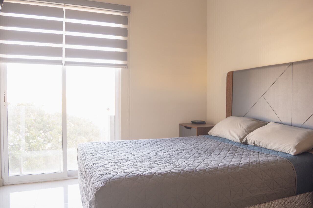 Desk, iron/ironing board, WiFi, bed sheets