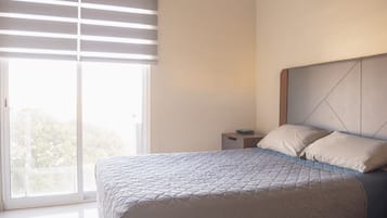 Desk, iron/ironing board, WiFi, bed sheets