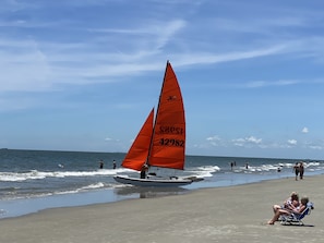 Beach nearby, sun-loungers, beach towels