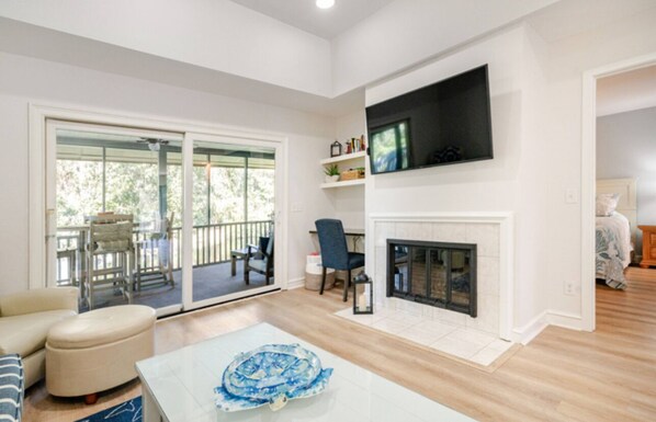 Smart TV, fireplace, books, stereo