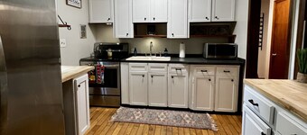 Comfy chalet near town, lake, skiing and hiking