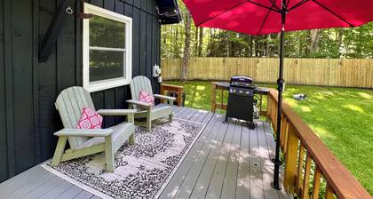 Comfy chalet near town, lake, skiing and hiking