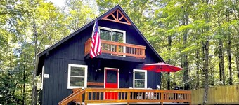 Comfy chalet near town, lake, skiing and hiking