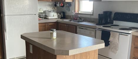 Coffee/tea maker, highchair, blender, cookware/dishes/utensils