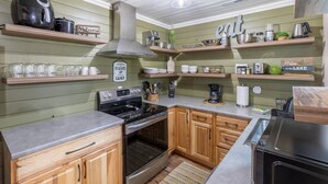Private kitchen - Hill Hideaway Unit 2 - Pet-Friendly Lake Retreat (Minocqua)