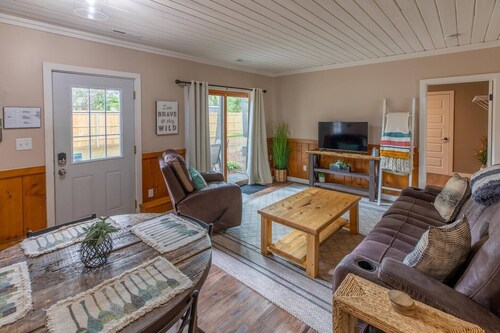 Hill Hideaway Unit 2 - Pet-Friendly Lake Retreat