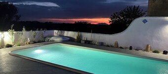 Swimming pool, kitesurfing. adjacent accommodations 