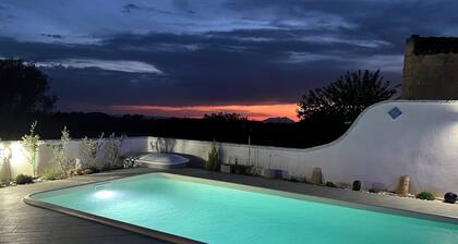 Swimming pool, kitesurfing. adjacent accommodations