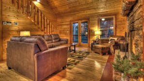 TV, caminetto, tavolo da calcetto