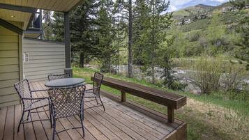 Apartment (ColdStream Townhome 19) | Exterior